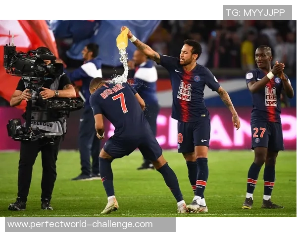 友谊赛精彩回顾巴黎圣日耳曼与阿森纳激战成平局补时进球引爆全场