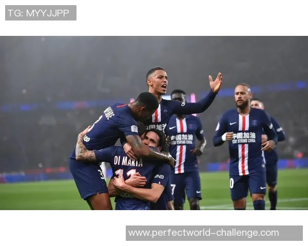 足总杯激战曼联与巴黎圣日耳曼战成平局乌龙球成比赛转折点分析